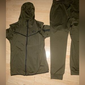 Nike tech fleece track suit near new, green